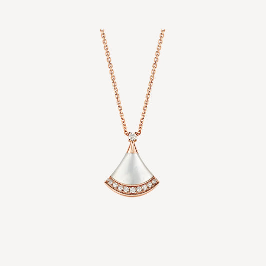 Bulgari Diva’s Dream Necklace “Rose Gold / Mother of Pearl”